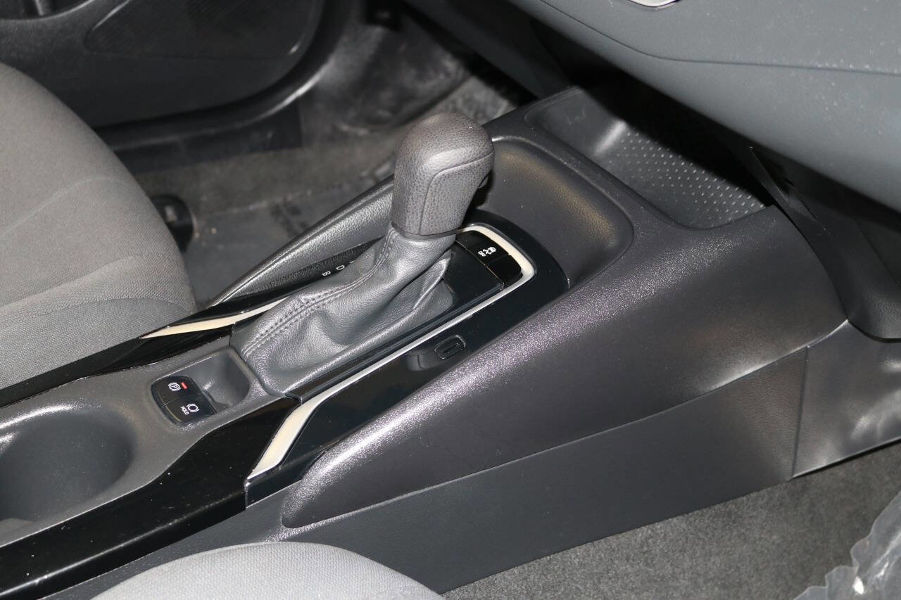Used 2022 Toyota Corolla LE image 32