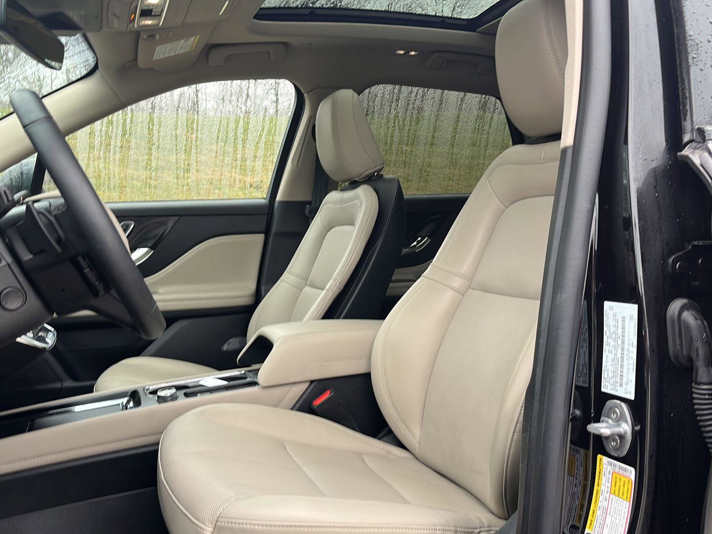 Used 2025 Lincoln Corsair Premiere w/ Equipment Group 101A image 8