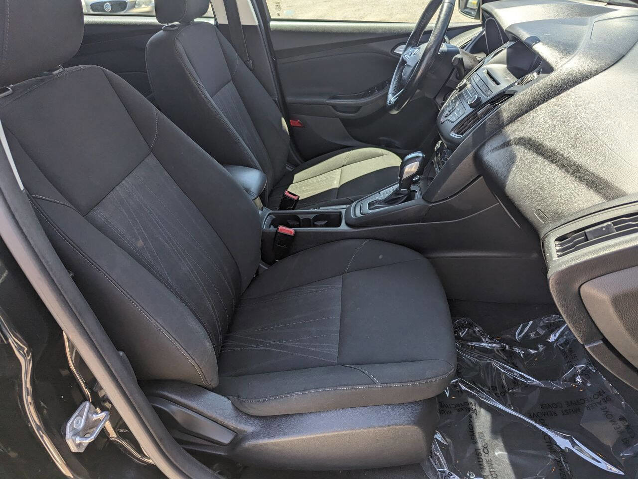 Used 2015 Ford Focus SE w/ SE Cold Weather Package image 18