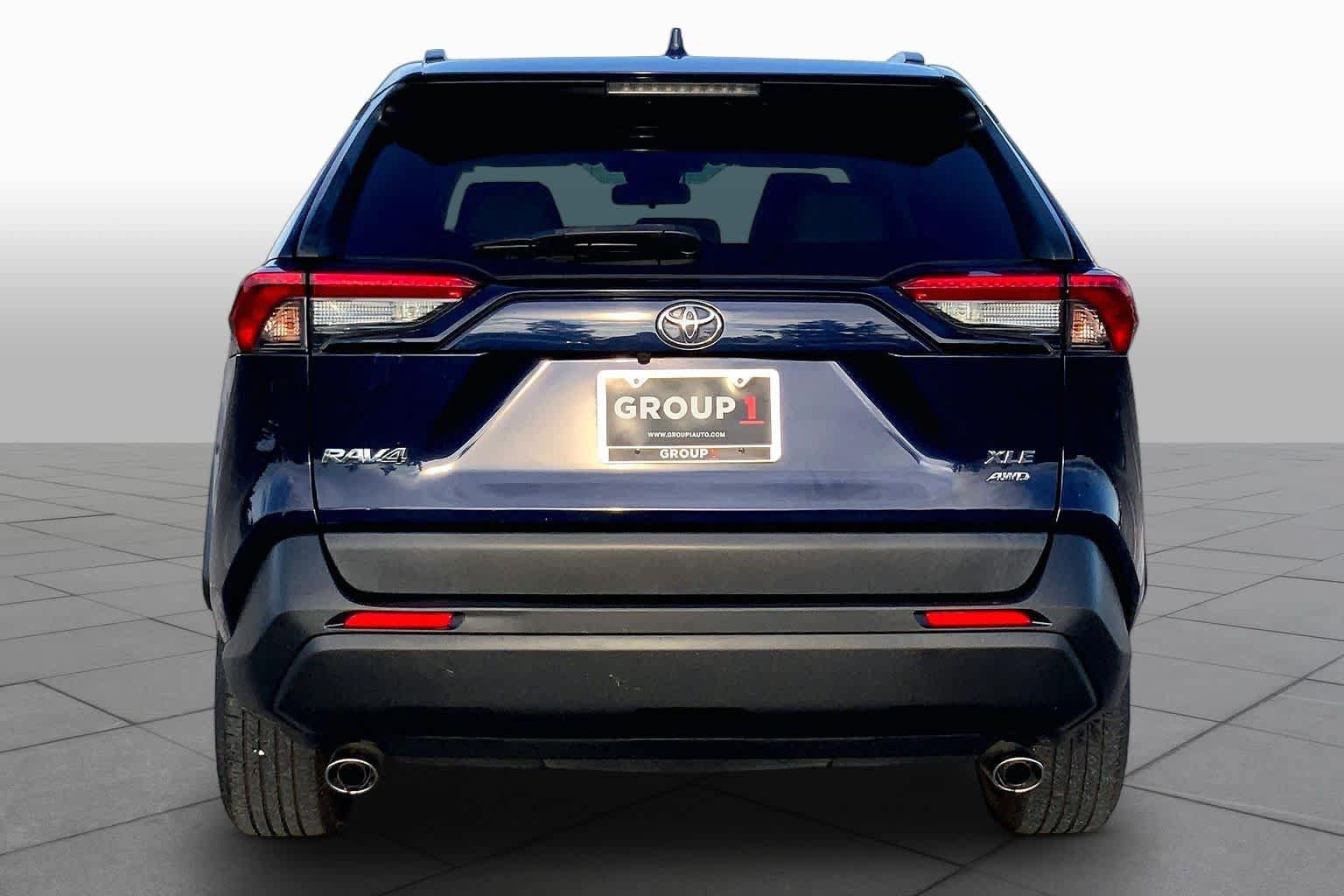 Used 2021 Toyota RAV4 XLE AWD/4WD image 5