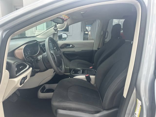 Used 2018 Chrysler Pacifica Touring Plus w/ Tire & Wheel Group FWD image 14