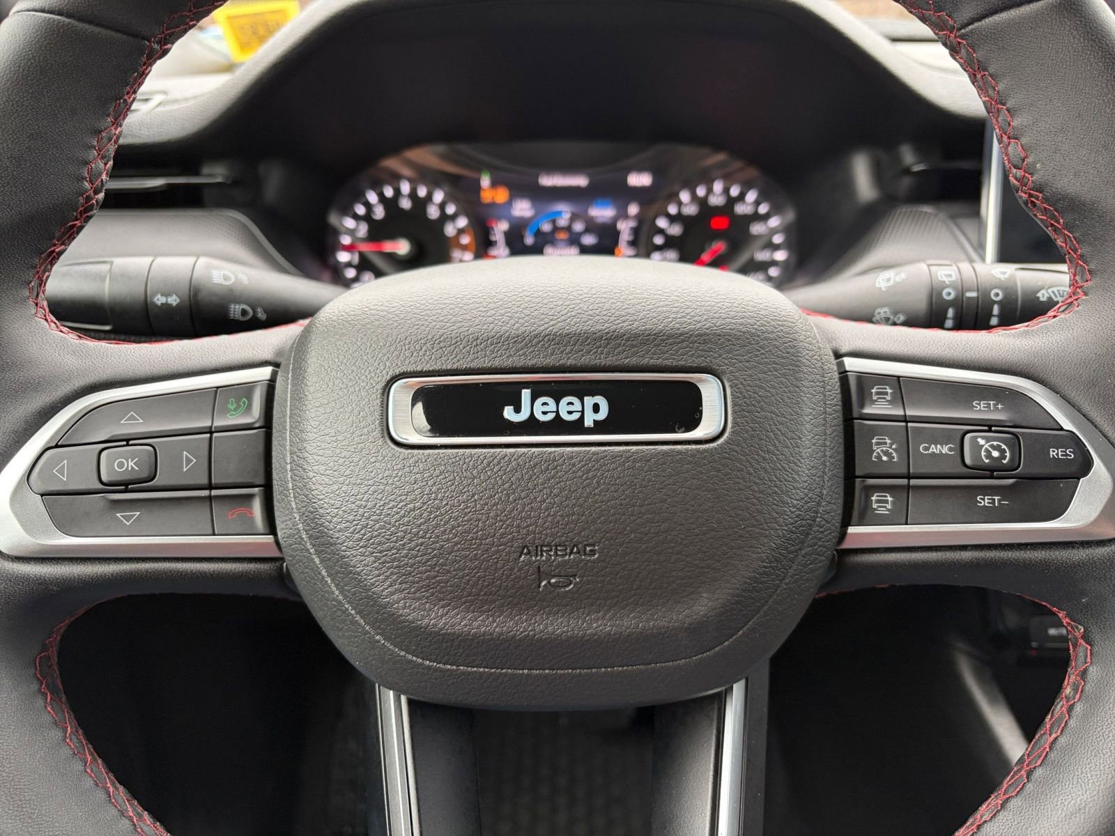 Used 2025 Jeep Compass Trailhawk image 27