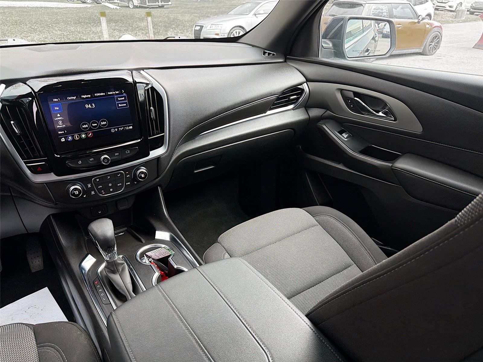 Used 2022 Chevrolet Traverse LT image 23