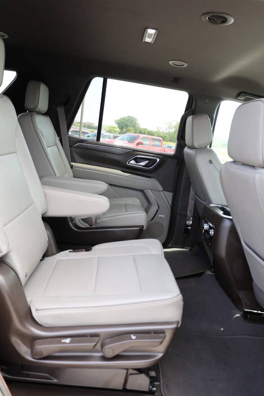 Used 2023 GMC Yukon SLT AWD/4WD image 16
