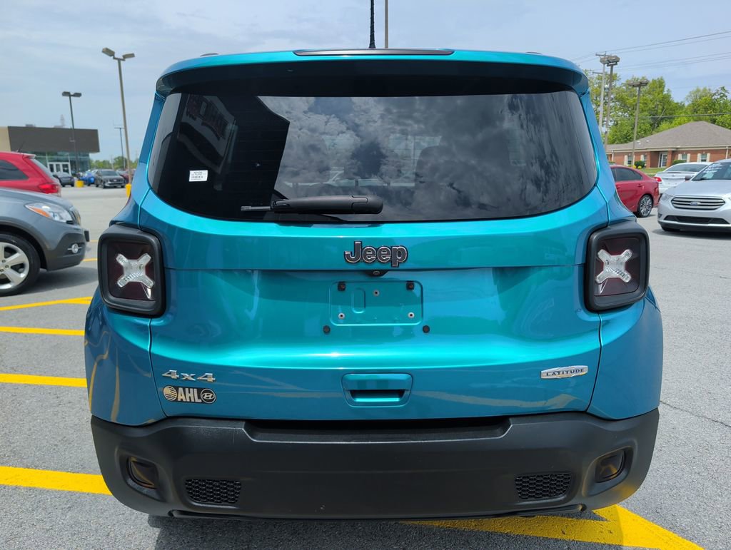 Used 2019 Jeep Renegade Latitude w/ Cold Weather Group AWD/4WD image 5