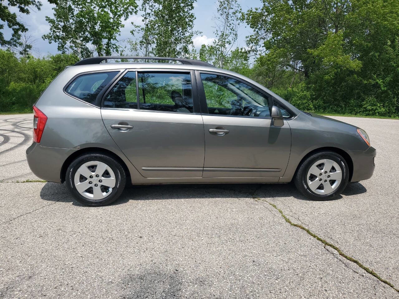 Used 2009 Kia Rondo LX image 7