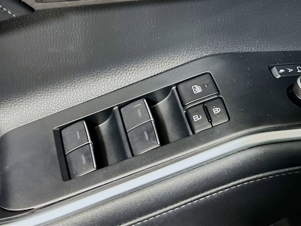 Used 2023 Toyota Highlander Limited image 17
