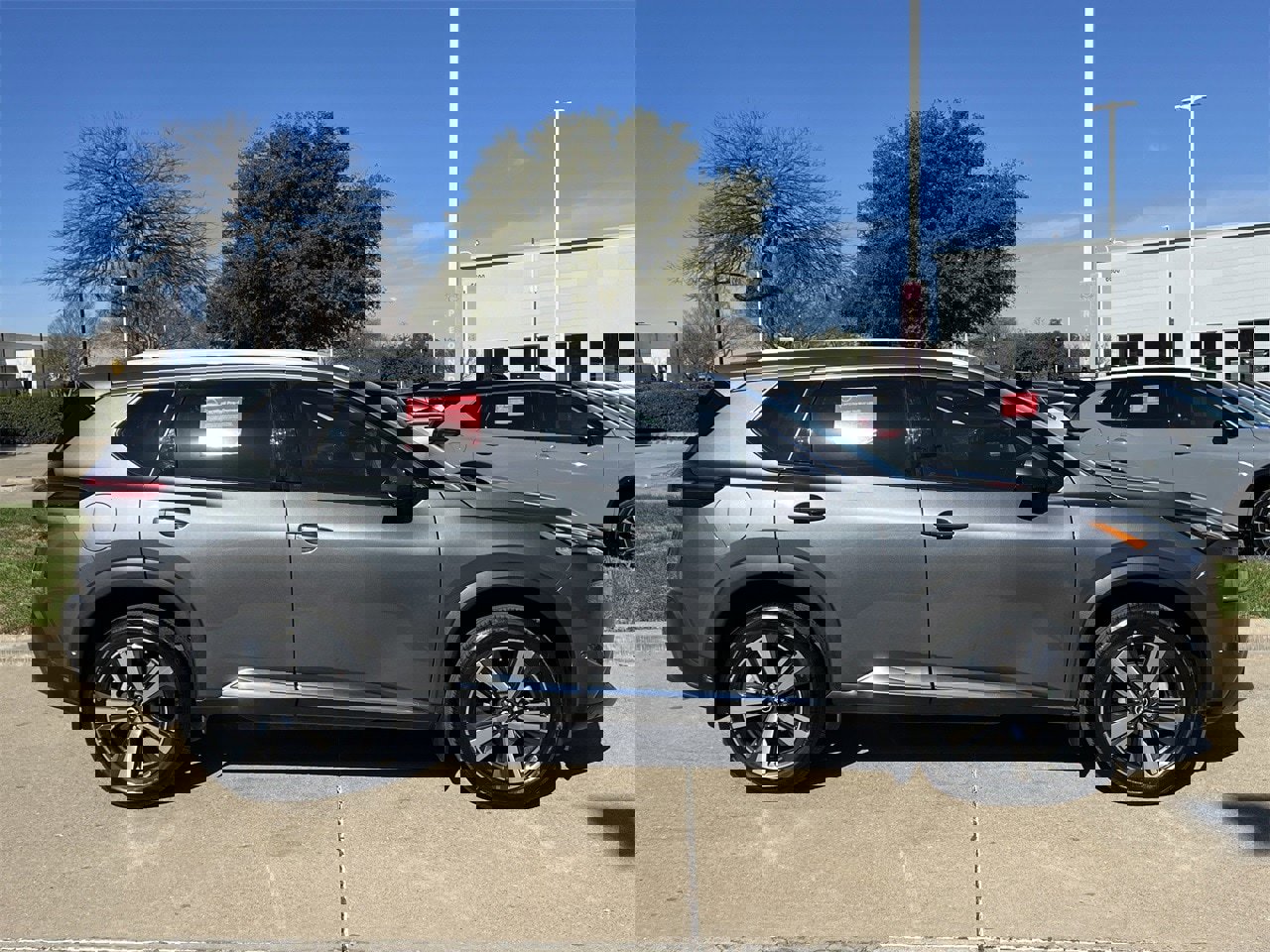 Certified 2023 Nissan Rogue SL w/ SL Premium Package image 3