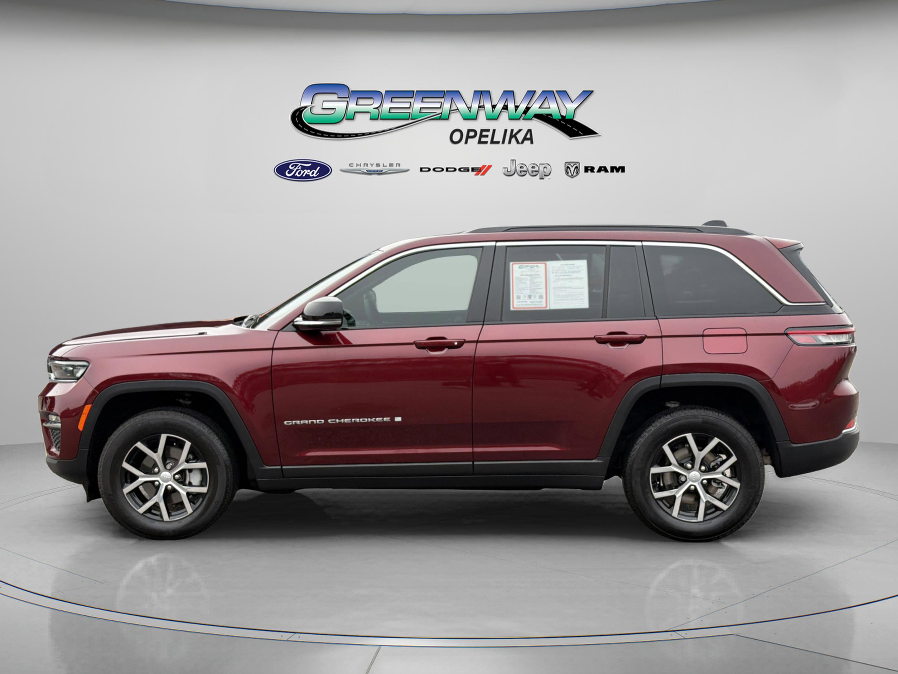 Used 2025 Jeep Grand Cherokee Limited w/ Trailer Tow Package image 14