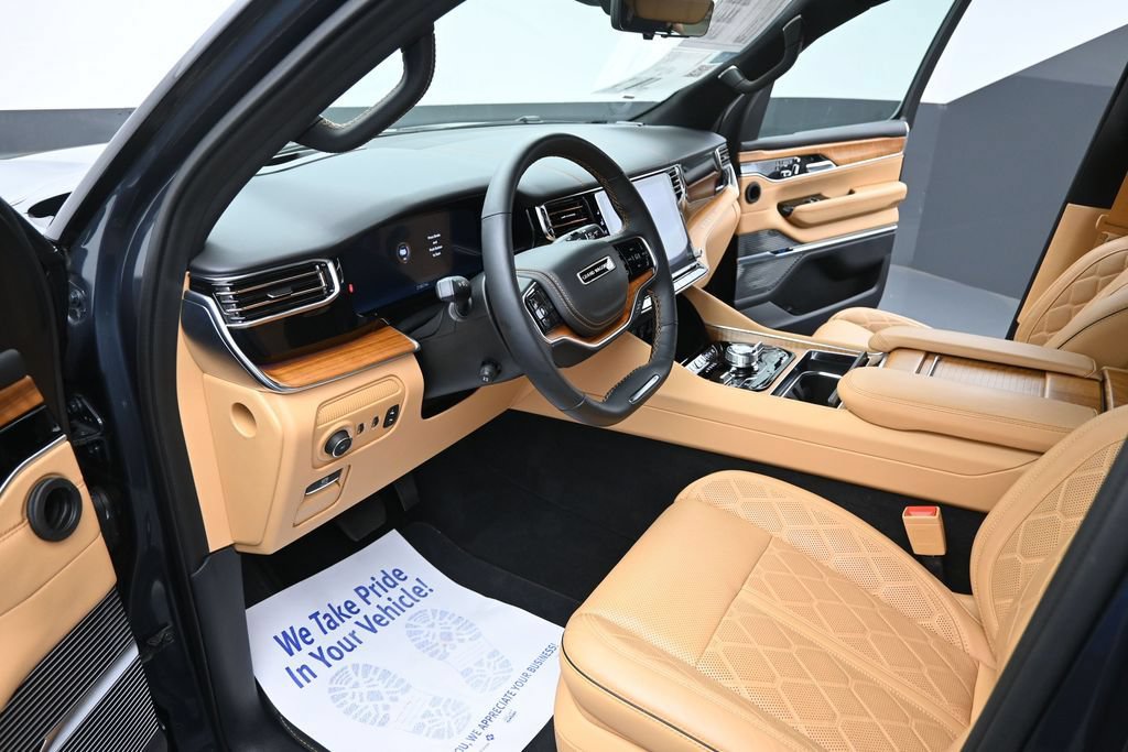 Used 2025 Jeep Grand Wagoneer Series III w/ Rear Seat Video Group 1 AWD/4WD image 19