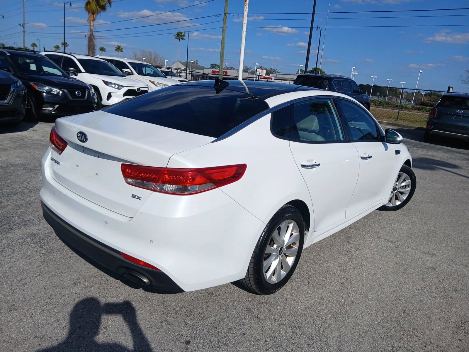 Used 2018 Kia Optima EX w/ Technology Package FWD image 5