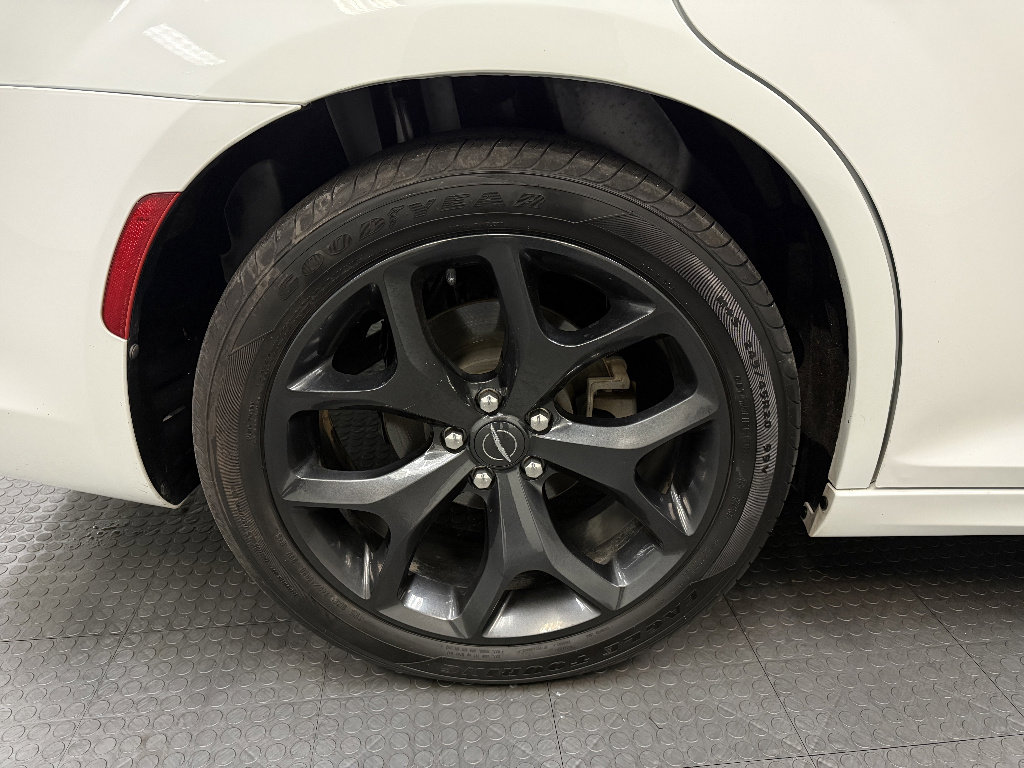 Used 2021 Chrysler 300 Touring L RWD image 12