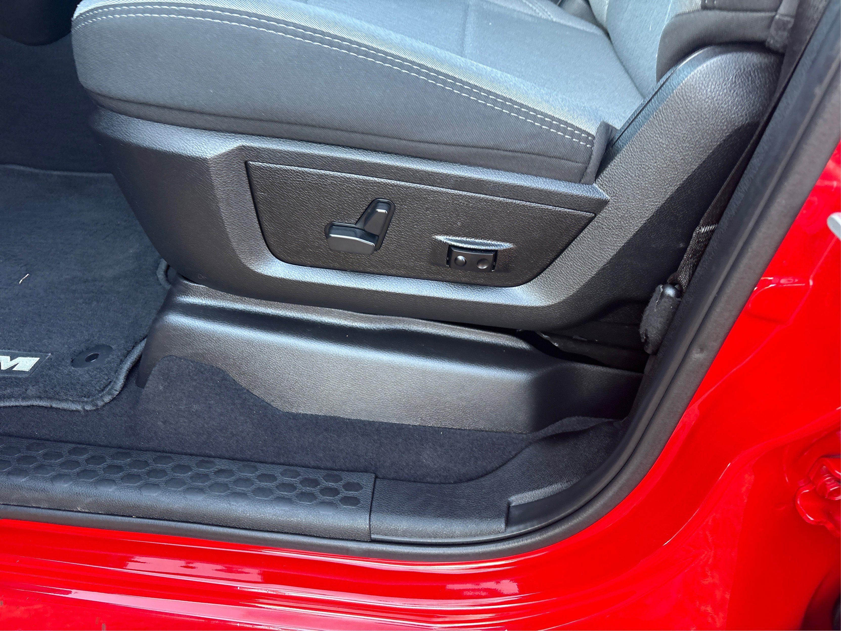 Used 2024 RAM 2500 Big Horn w/ Bed Utility Group image 18