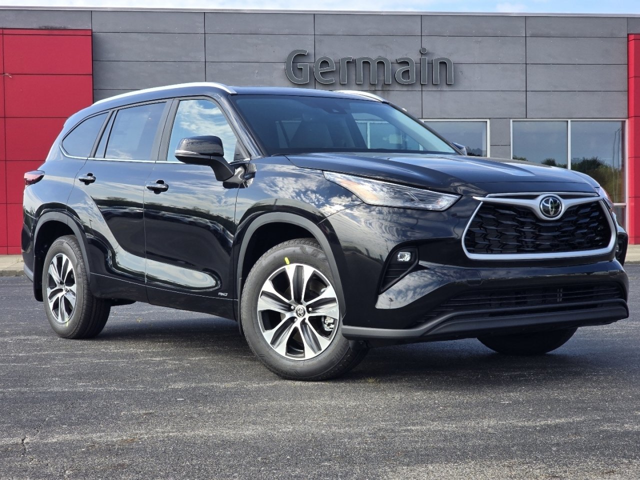 New 2026 Toyota Highlander XLE AWD/4WD image 2