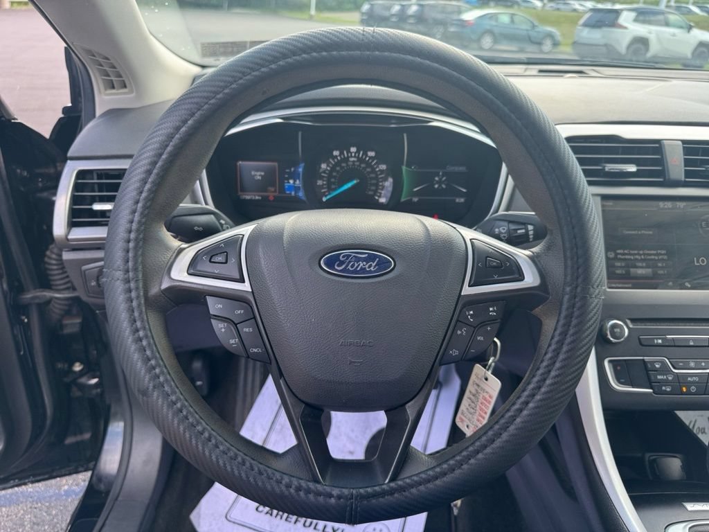 Used 2016 Ford Fusion SE FWD image 13
