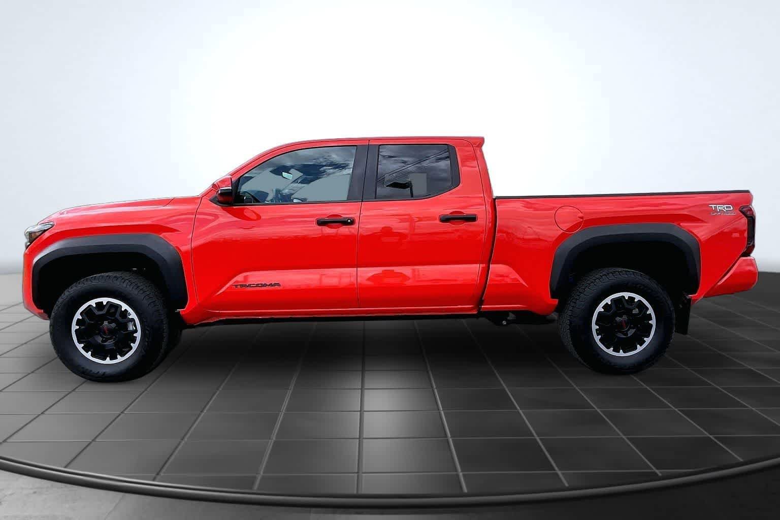 Used 2024 Toyota Tacoma TRD Off-Road w/ TRD Off Road Upgrade Package AWD/4WD image 3