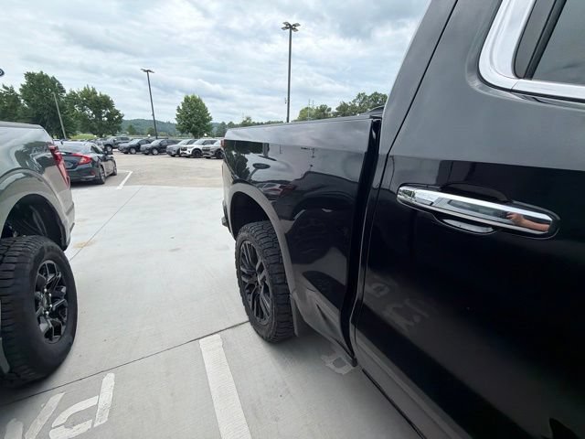 Used 2020 Chevrolet Silverado 1500 High Country w/ Technology Package AWD/4WD image 16