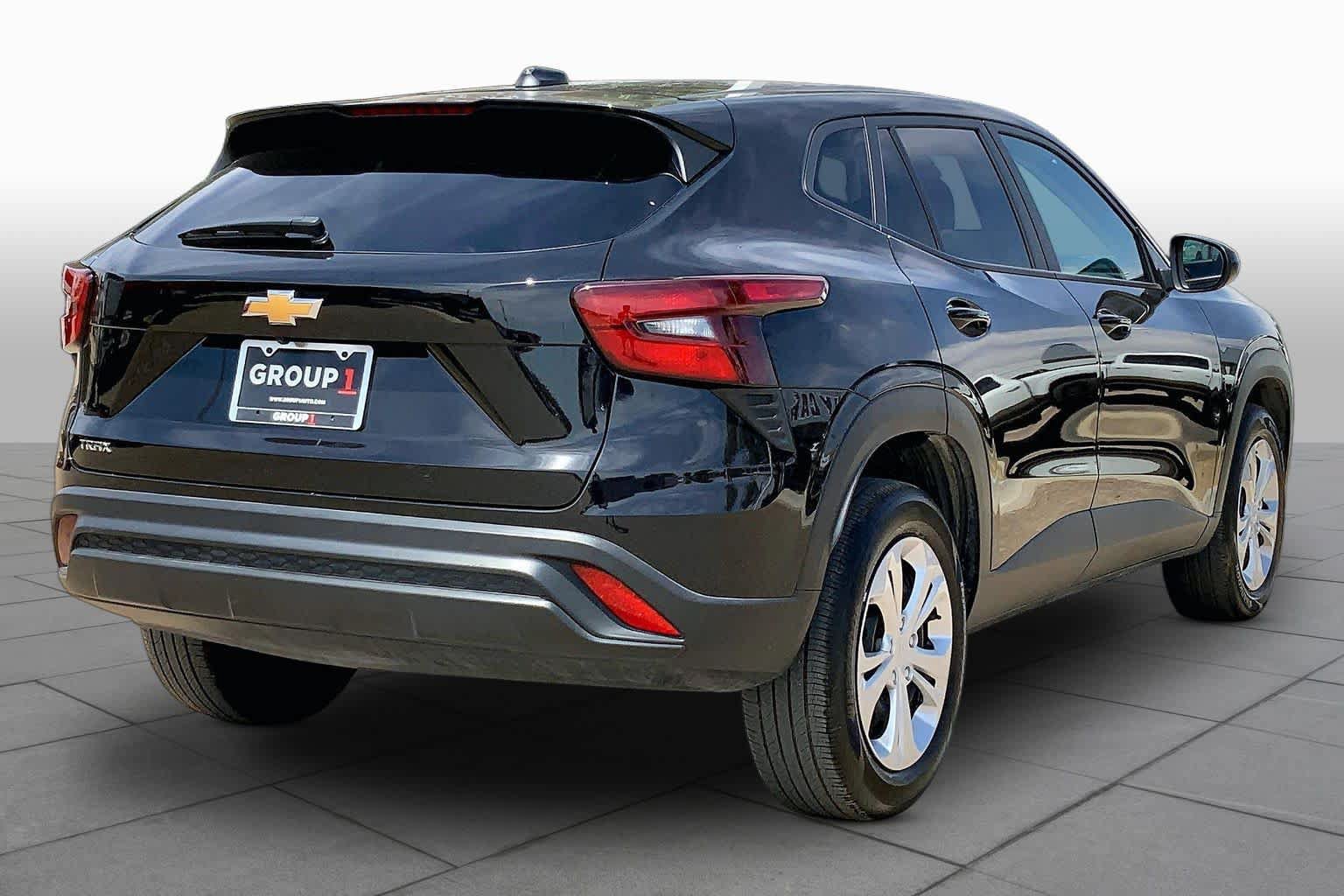 Used 2025 Chevrolet Trax LS FWD image 13