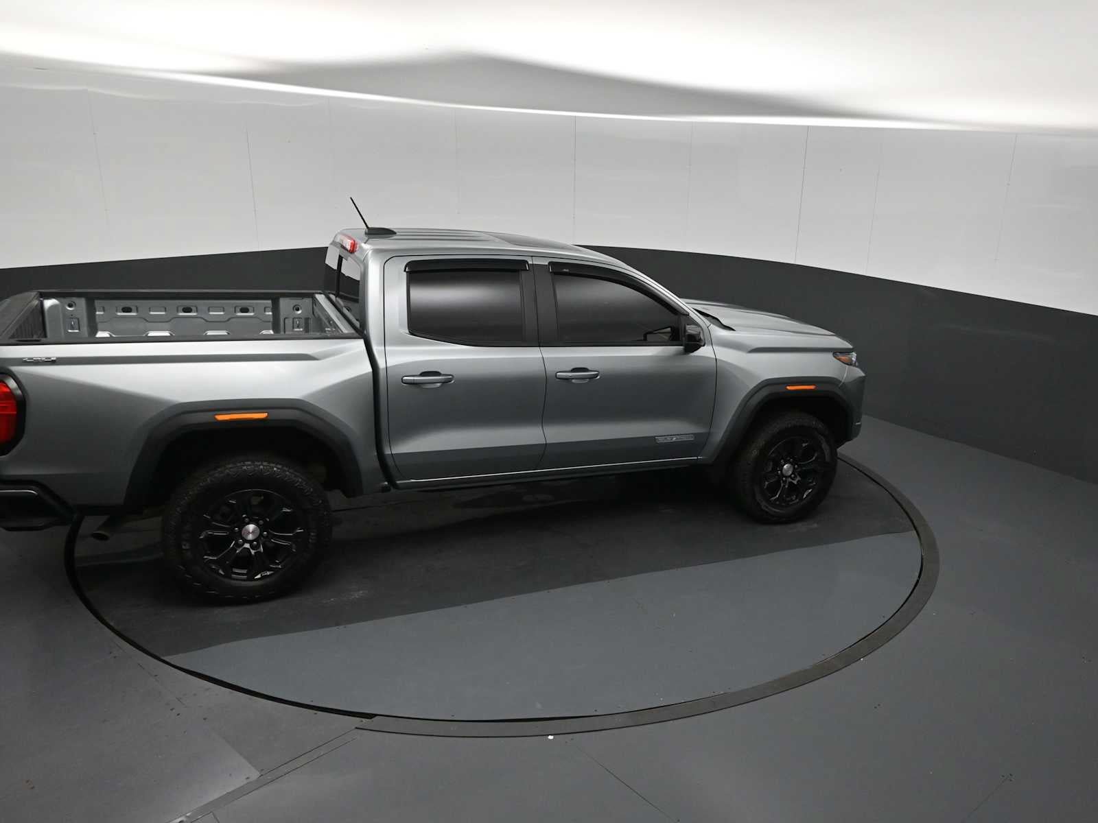 Used 2024 GMC Canyon Elevation w/ Convenience Package AWD/4WD image 17