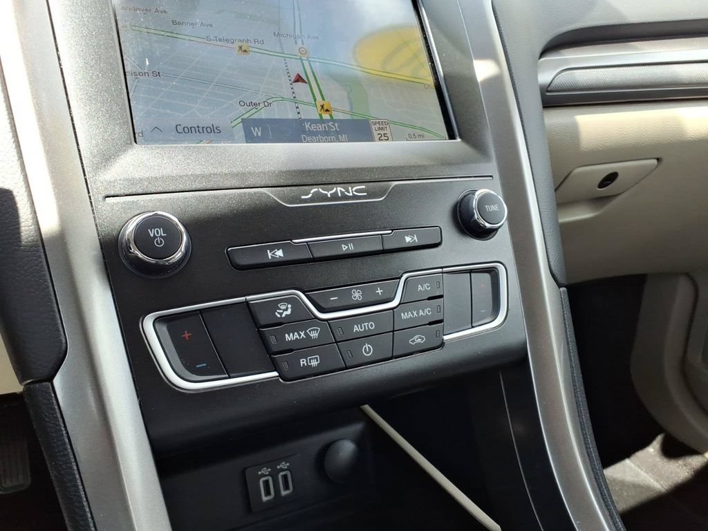 Certified 2020 Ford Fusion SE FWD image 21