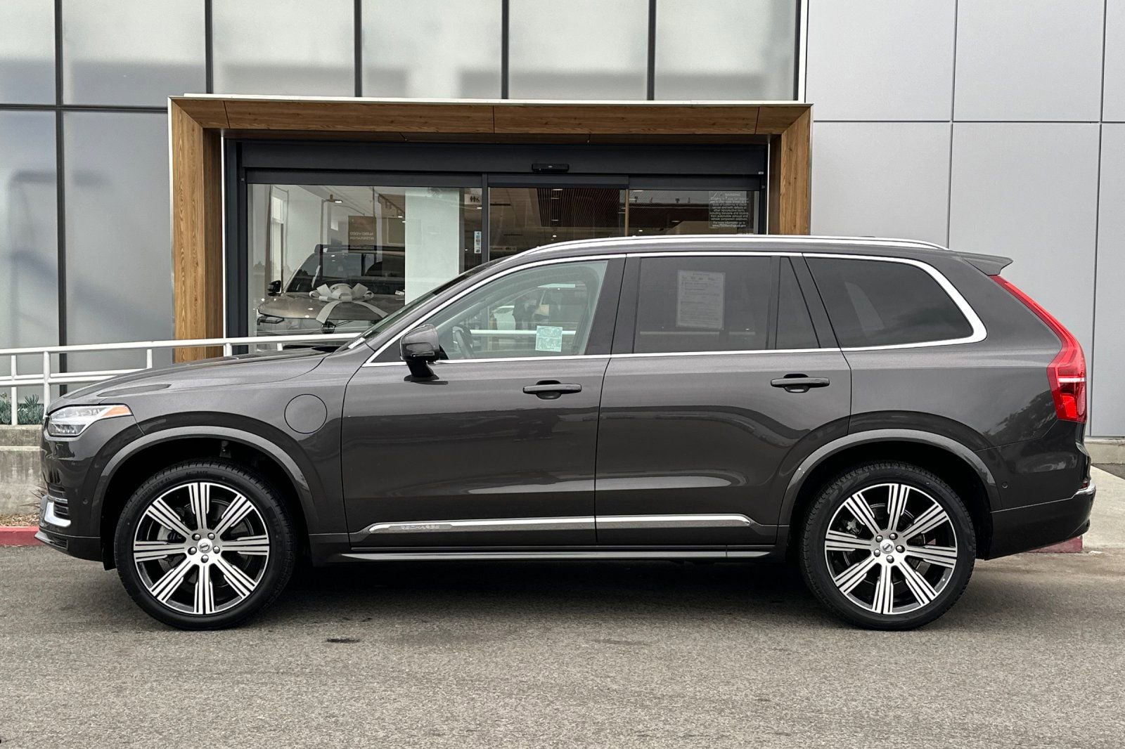 Used 2023 Volvo XC90 T8 Plus image 5