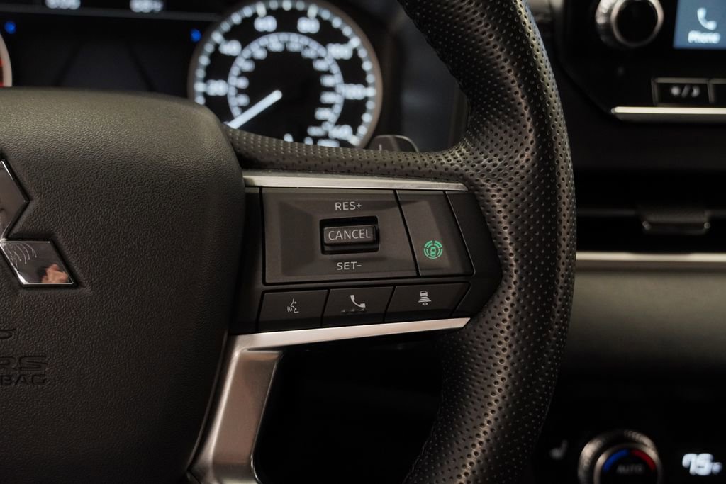 Used 2024 Mitsubishi Outlander SE image 40