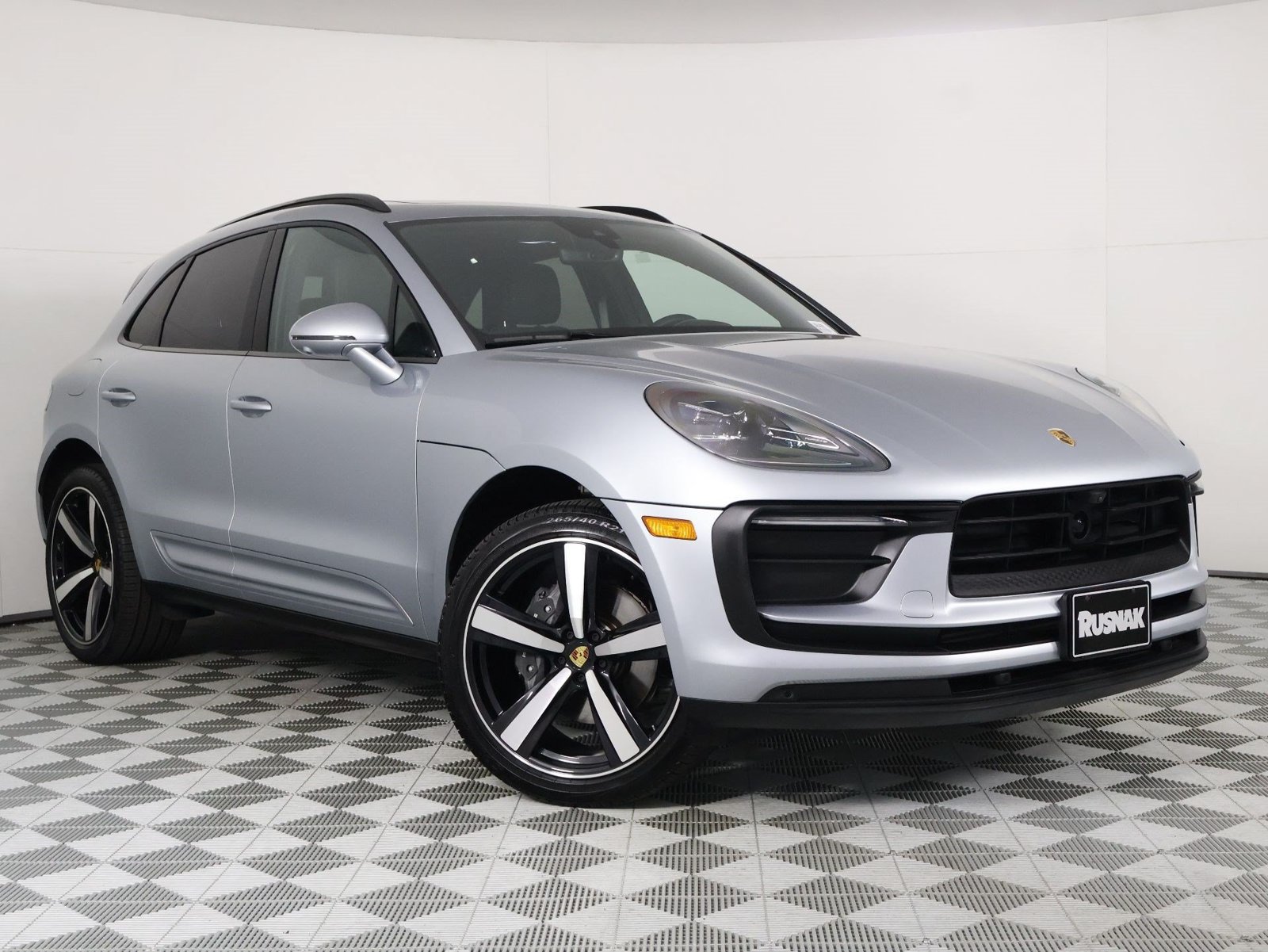 Certified 2026 Porsche Macan AWD/4WD image 9