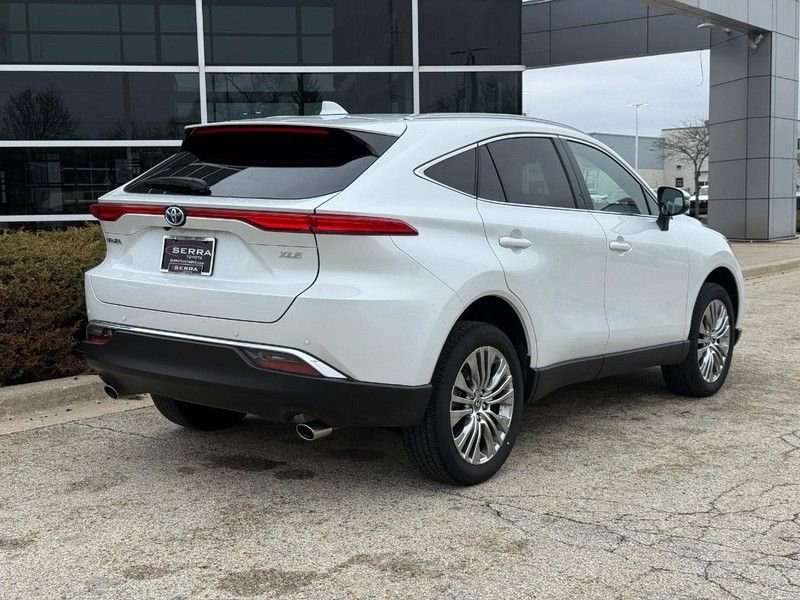 Used 2023 Toyota Venza XLE video 3
