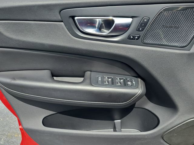 Used 2022 Volvo XC60 B5 Inscription image 14