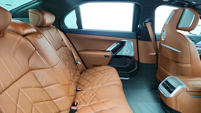 Used 2023 BMW i7 xDrive60 image 25