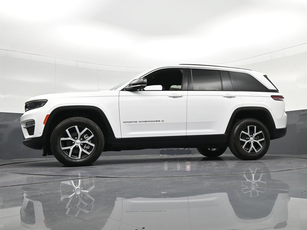 Used 2024 Jeep Grand Cherokee Limited w/ Luxury Tech Group II RWD image 26