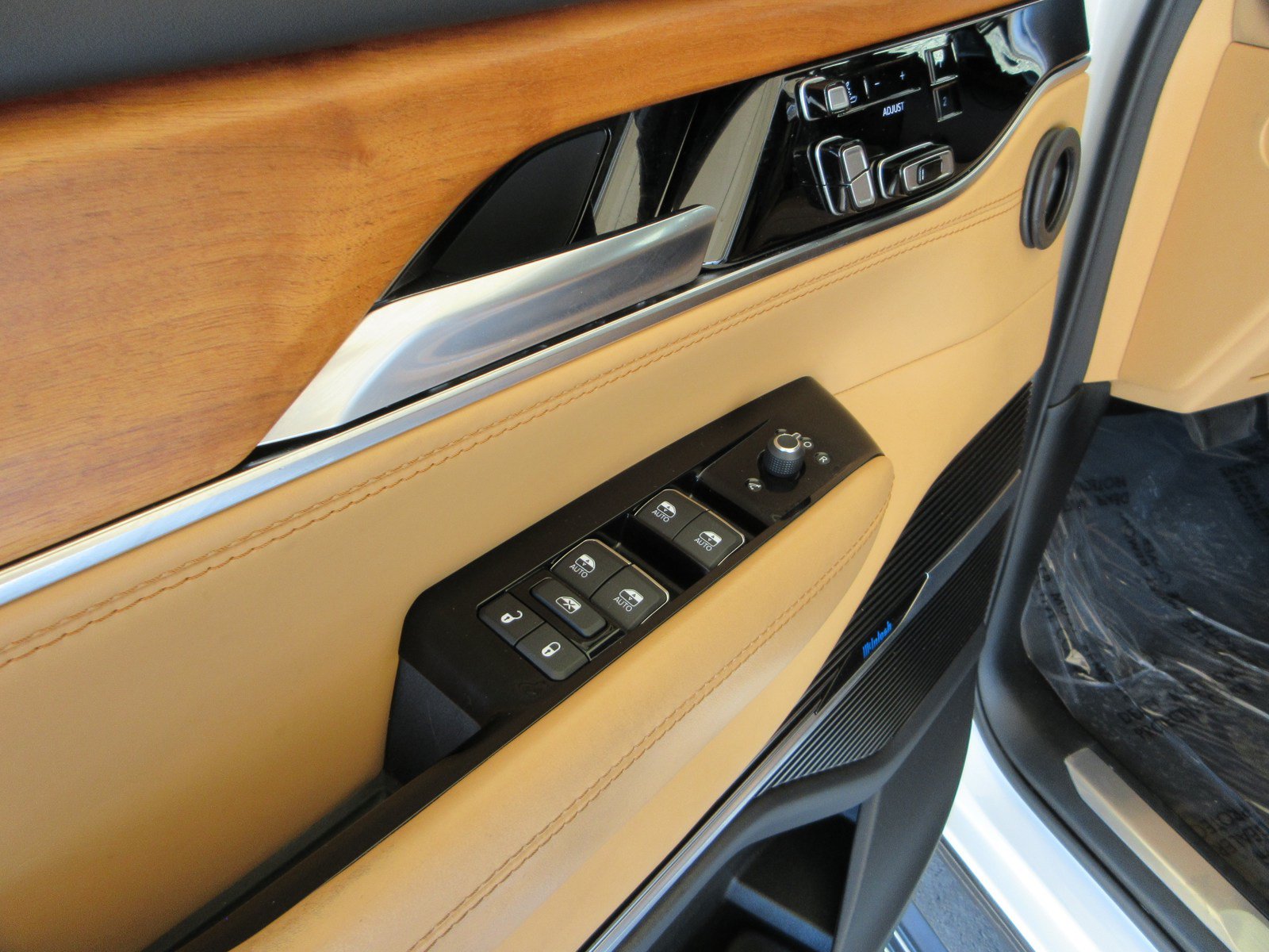 Used 2022 Jeep Grand Wagoneer Series III w/ Rear Seat Video Group 1 AWD/4WD image 36