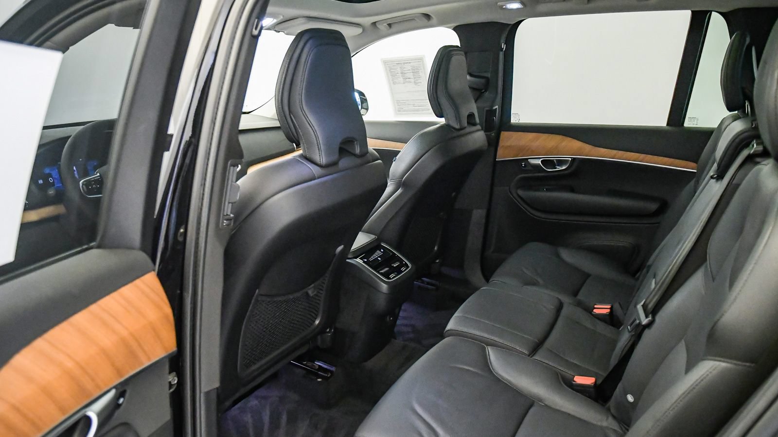 Certified 2024 Volvo XC90 B6 Plus w/ Protection Package Premier AWD/4WD image 18