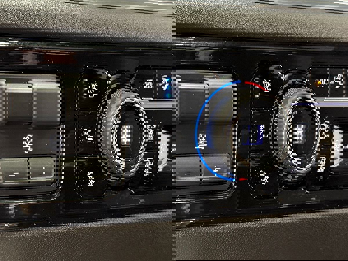 Used 2023 Chevrolet Silverado 1500 High Country image 30