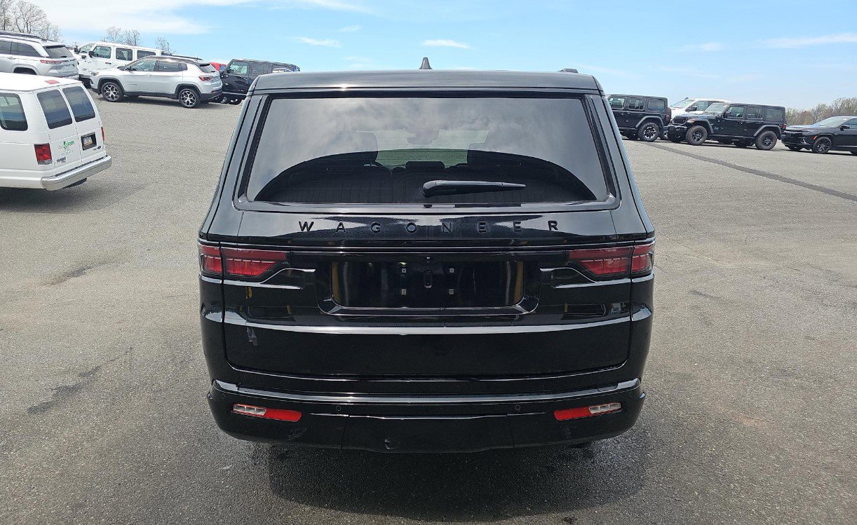 Used 2024 Jeep Wagoneer Series II AWD/4WD image 5