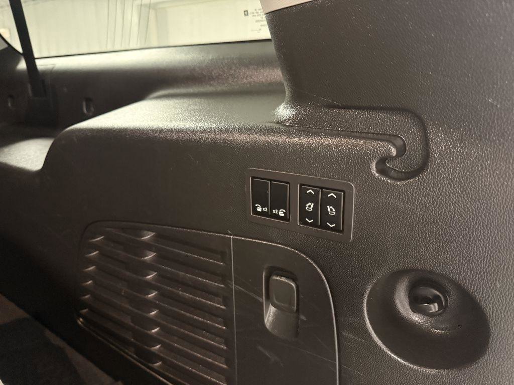 Used 2019 GMC Yukon XL Denali w/ Denali Ultimate Package image 37