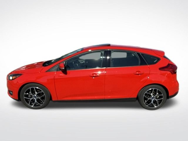 Used 2017 Ford Focus SEL w/ Cold Weather Package FWD image 2