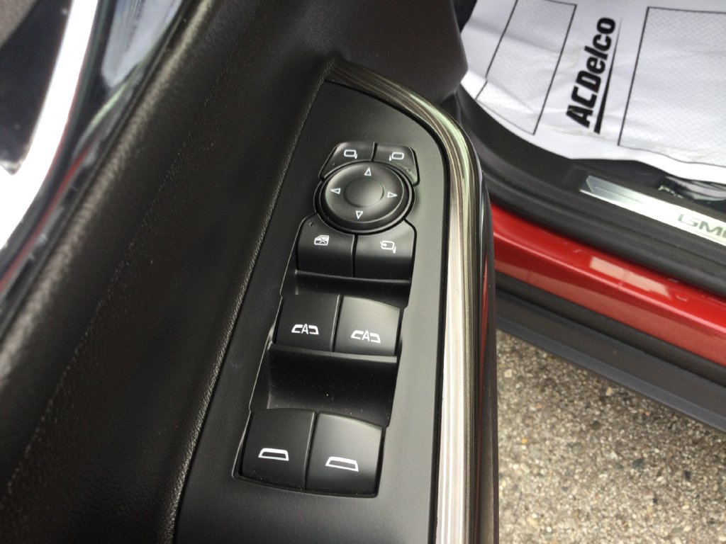 Used 2023 GMC Acadia SLT w/ Preferred Package AWD/4WD image 12