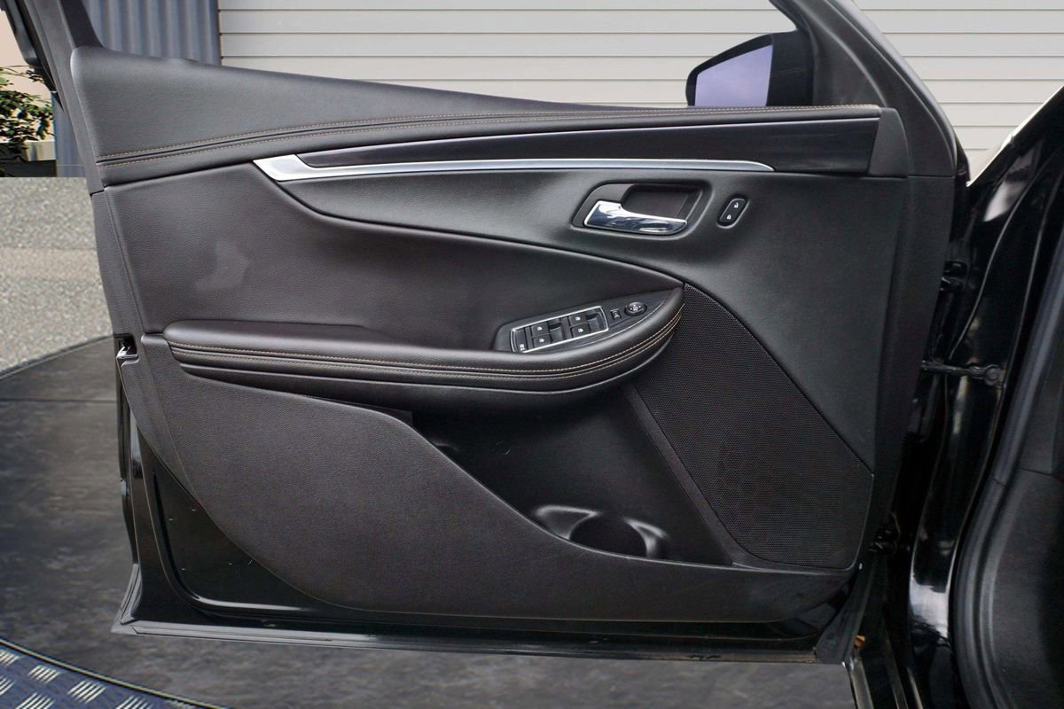 Used 2017 Chevrolet Impala LT FWD image 12