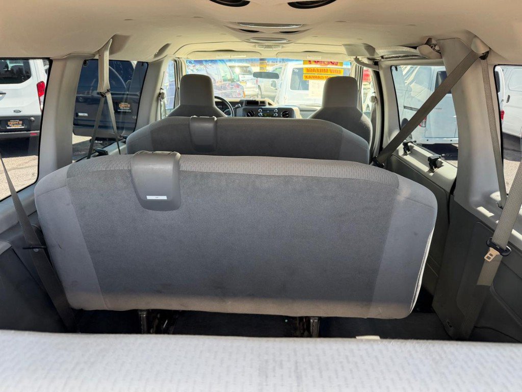 Used 2009 Ford E-350 and Econoline 350 Super Duty Wagon RWD image 38