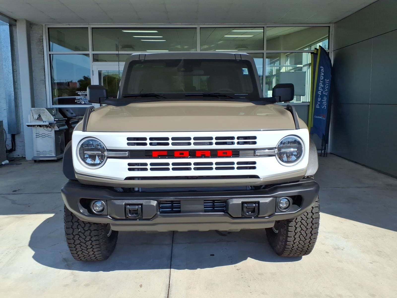New 2026 Ford Bronco Heritage Edition AWD/4WD image 2