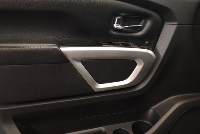 Used 2018 Nissan Titan PRO-4X image 7