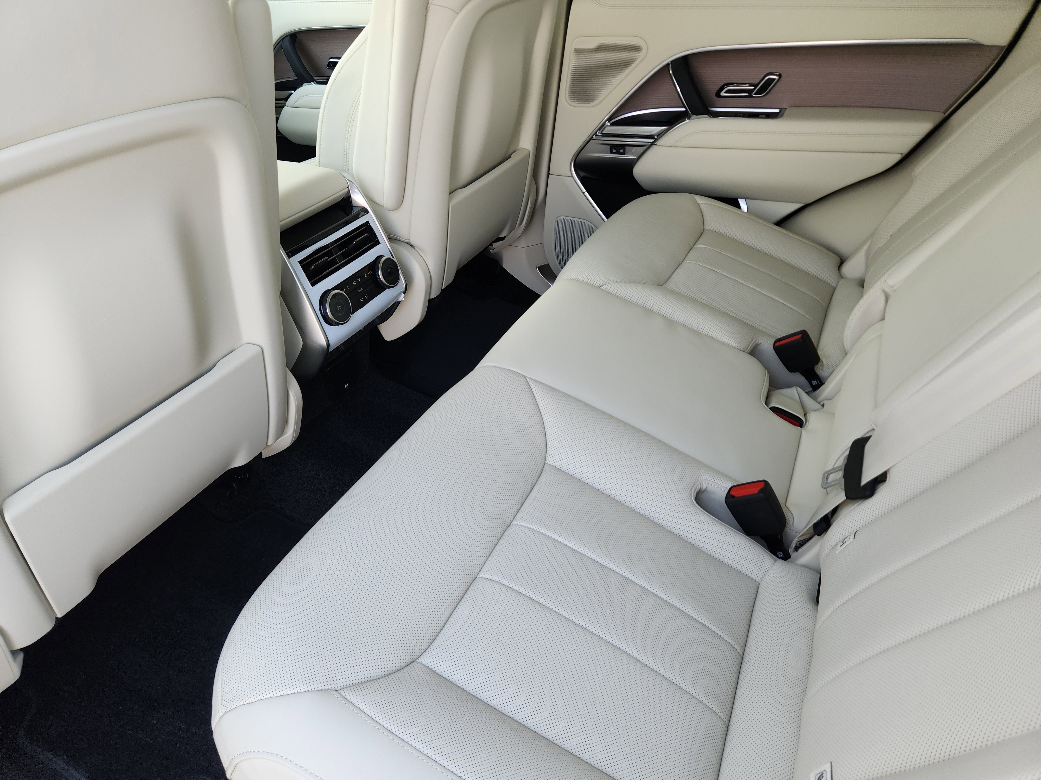 New 2026 Land Rover Range Rover SE image 31