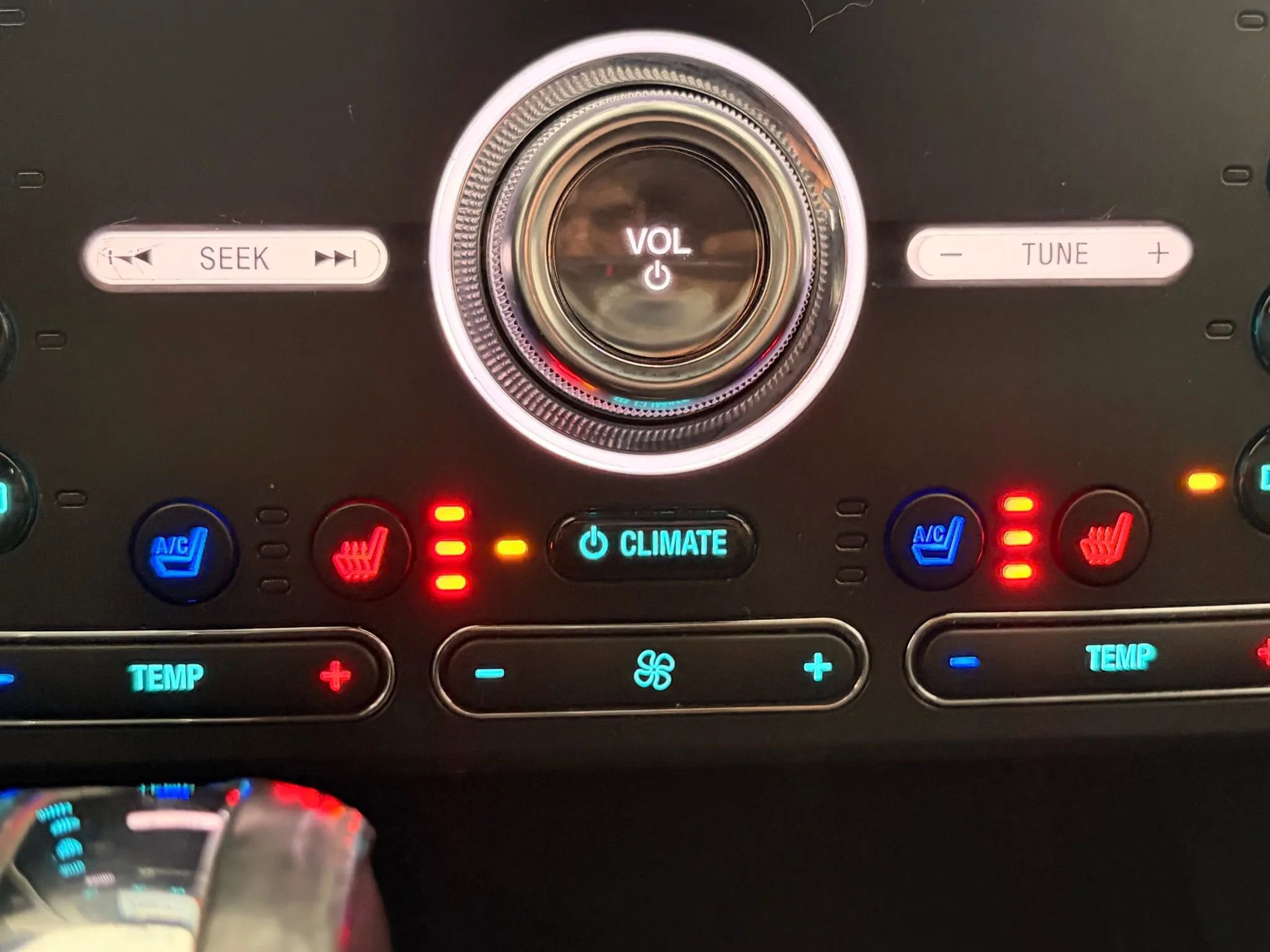 Used 2017 Ford Explorer Platinum image 32