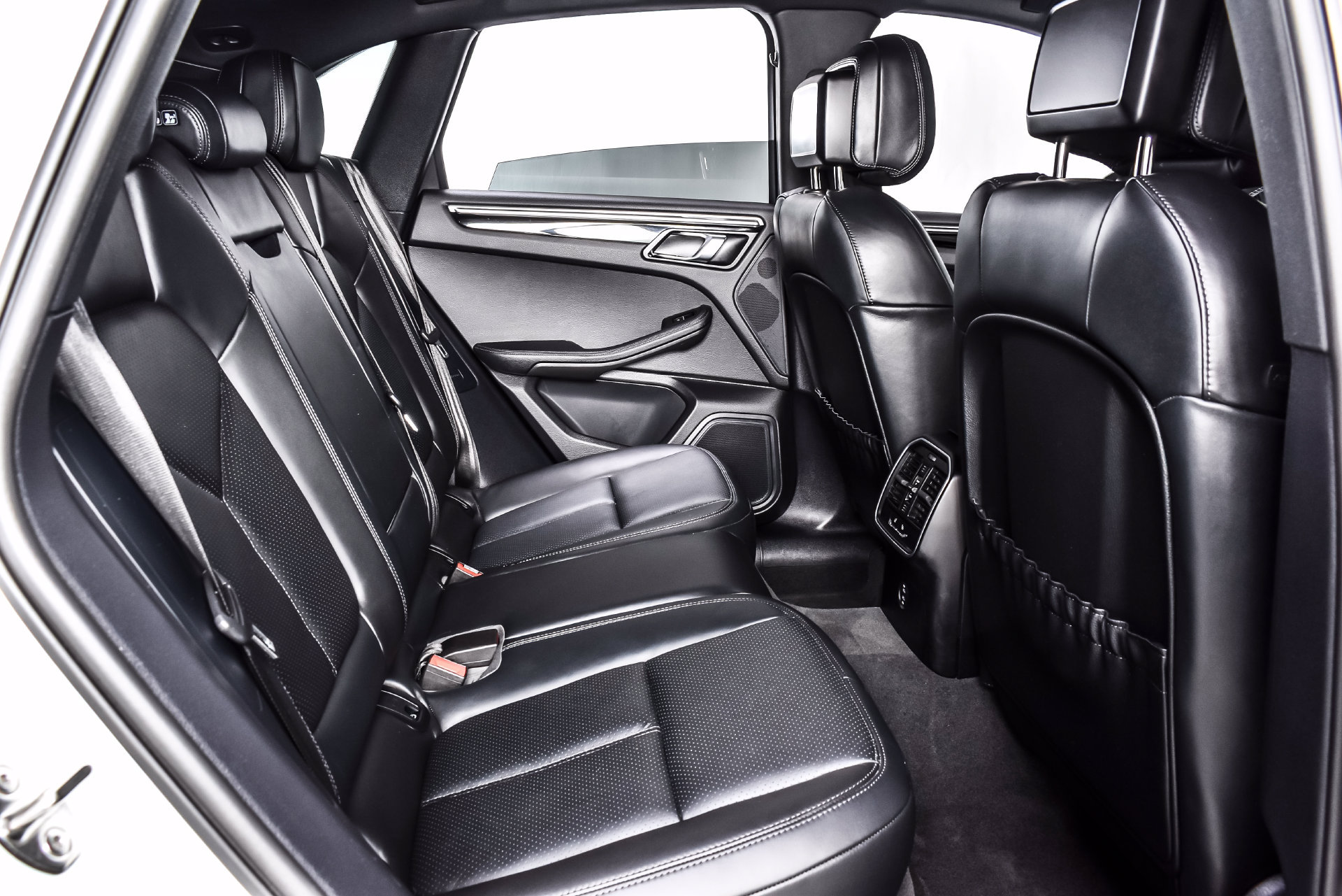 Used 2023 Porsche Macan AWD/4WD image 21