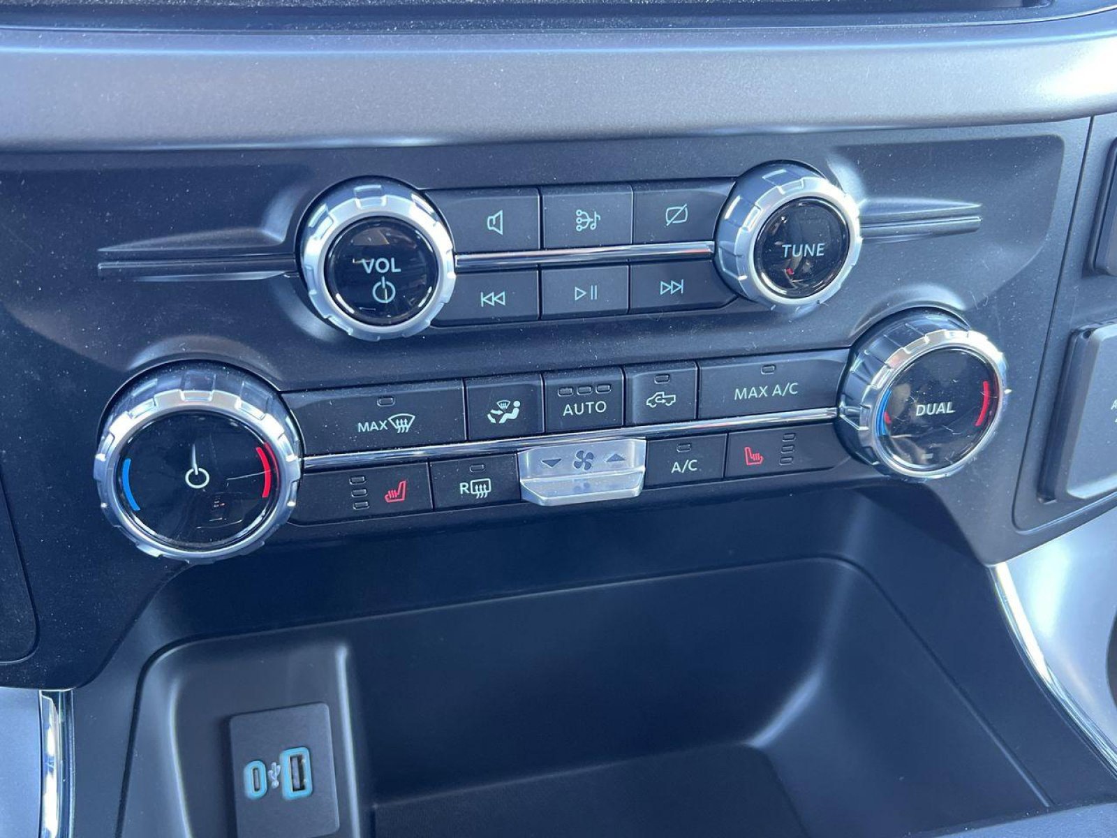 New 2024 Ford F150 Lightning XLT w/ Max Trailer Tow Package image 21