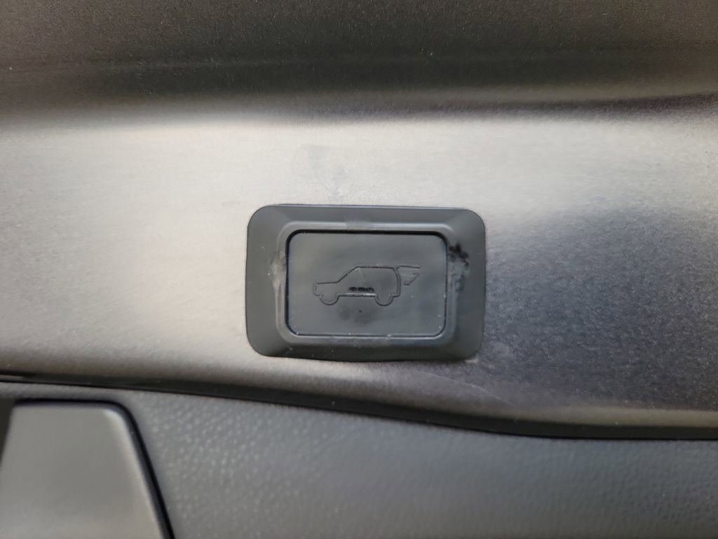 Used 2020 Toyota RAV4 XLE w/ Convenience Package FWD image 12