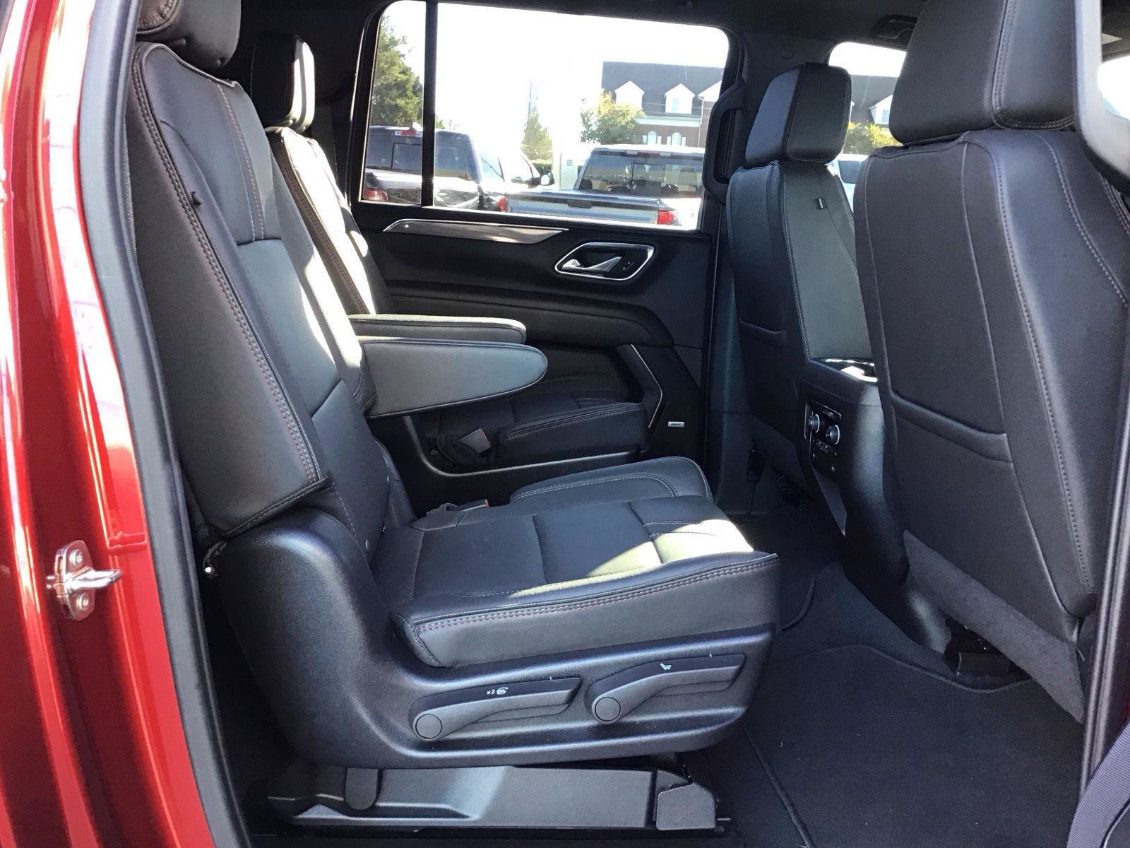 Used 2023 Chevrolet Suburban RST w/ Luxury Package AWD/4WD image 5