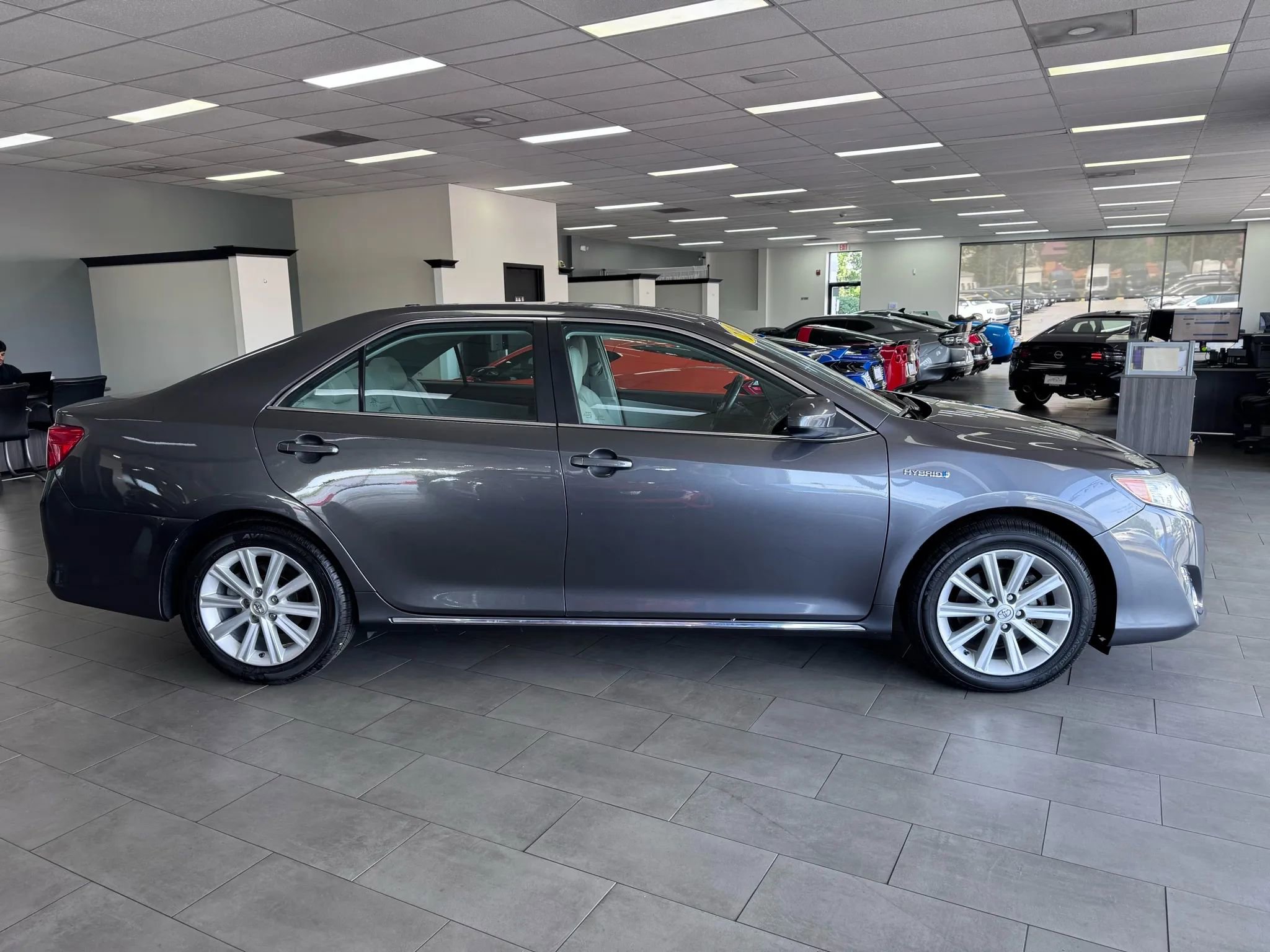 Used 2014 Toyota Camry XLE image 2