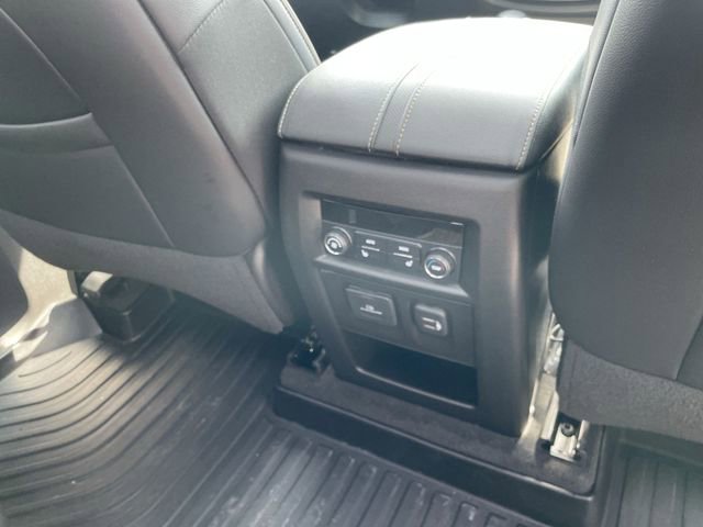 Used 2022 Chevrolet Traverse Premier FWD image 15